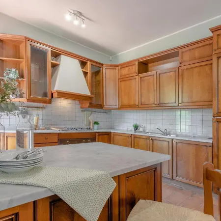 Spacious In Roseto Degli Abruzzi With Pool Vakantiehuis *