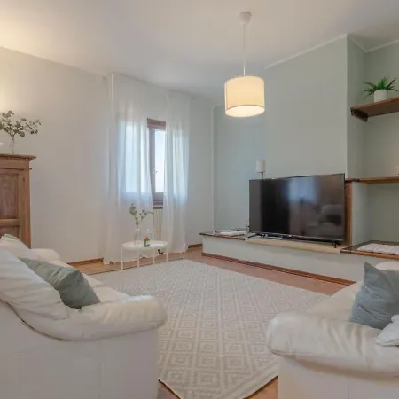 Vakantiehuis Spacious In Roseto Degli Abruzzi With Pool