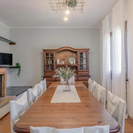 Spacious In Roseto Degli Abruzzi With Pool Casa de Férias