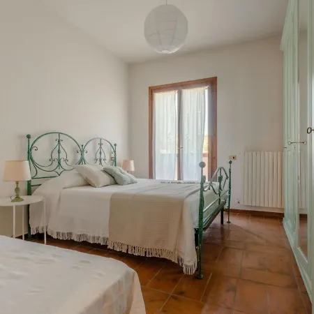 Vakantiehuis Spacious In Roseto Degli Abruzzi With Pool *